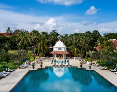 Pool og have på Raffles Grand Hotel d'Ankor, Cambodia