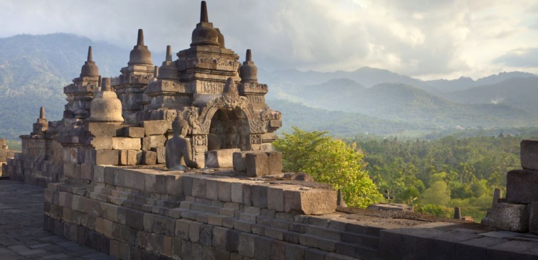 Udsigt fra Borobudur templet ved Yogyakarta, Java